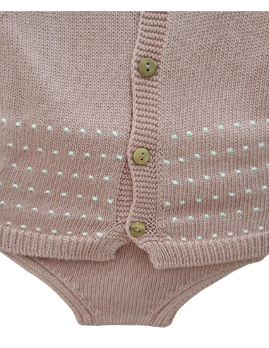Conjunto de hilo para niña recién nacida.