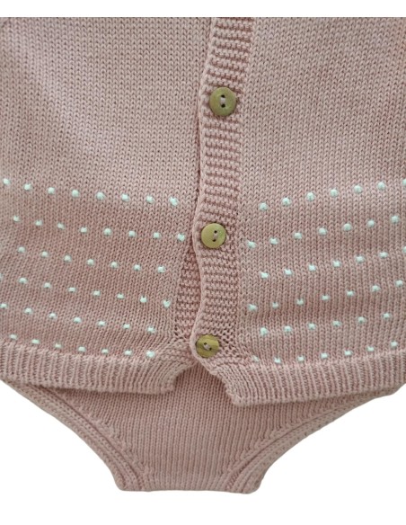 Conjunto de hilo para niña recién nacida.