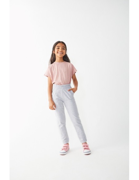Pantalón tipo chándal niña engomado y bolsillos
