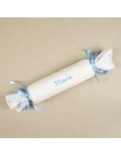 Cojín Antivuelco Caramelo Blanco y Celeste Personalizado. dibujo opcio