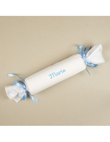 Cojín Antivuelco Caramelo Blanco y Celeste Personalizado. dibujo opcio