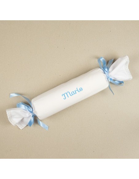 Cojín Antivuelco Caramelo Blanco y Celeste Personalizado. dibujo opcio