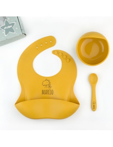 Vajilla con babero, bol y cuchara de silicona Personalizada Mostaza, dibujo a elegir