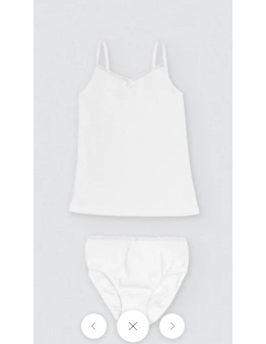Ysabel Mora camiseta y braguita interior blanco.