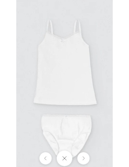 Ysabel Mora camiseta y braguita interior blanco.