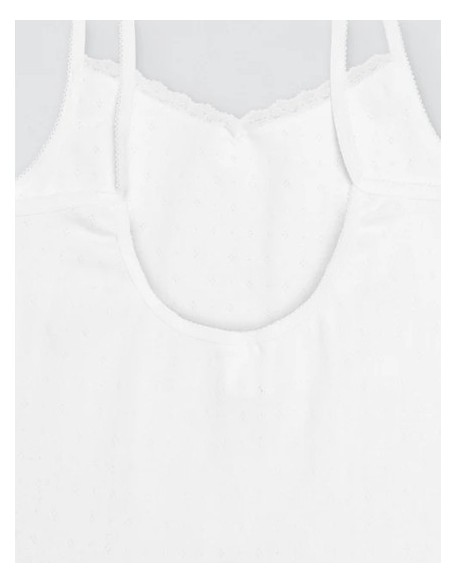 Ysabel Mora camiseta y braguita interior blanco.